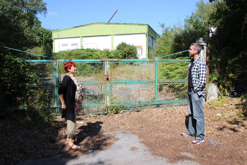 Rubén Arroxo e Maite Ferreiro visitando o edificio do antigo matadoiro de Lugo