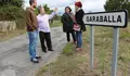 As persoas que viven na Garaballa camiñan a oscuras e sen beirarrúas para chegar ás súas casas