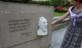 O BNG propón a restauración das placas dos escritores na pza. Maior e na rúa Bispo Aguirre