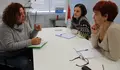 Maite Ferreiro e Olalla Rodil mantiveron unha xuntanza co colectivo ARELAS