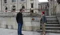 Recolocouse a placa adicada a García Lorca da praza de Pío XII