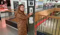 A área de Participación coloca dispensadores de xel de alcohol na Praza e Mercado municipal