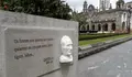 A área de Cultura restaura as citas literarias da praza Maior e da rúa Bispo Aguirre