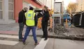 A brigada municipal de obras repara beirarrúas en Aquilino Iglesias Alvariño
