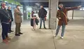 Cristina López e Alexandre Penas visitan as obras do soto da Praza de Abastos