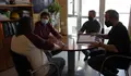 Rubén Arroxo reúnese con usuarios de vehículos eléctricos para coñecer as necesidades do colectivo