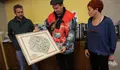 Rubén Arroxo e Maite Ferreiro reciben a Lois Pérez, gañador do premio Agustín Fernández Paz de literatura infantil e xuvenil