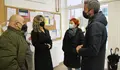 Rubén Arroxo e Maite Ferreiro visitan as instalacións de Raiolas, onde a área de Cultura vén de realizar un mural