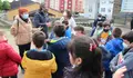 Maite Ferreiro e Rubén Arroxo  mantiveron un encontro cun grupo de estudantes do Colexio das Gándaras que visitaron a Biblioteca Municipal