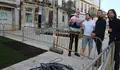 Rubén Arroxo visita a praza da Mosqueira, onde se vén de colocar o céspede das zonas verdes