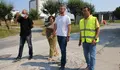 Rubén Arroxo e Alexandre Penas visitan a rúa Bal y Gay, onde se está a renovar a pavimentación
