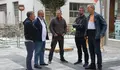 Rubén Arroxo visita, xunto con persoal técnico, a construcción dunha plataforma única na rúa Luís Seoane