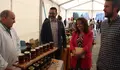 Cristina López visita a XXIX Feira do Mel, que reúne a 24 productoras e productores durante esta fin de semana