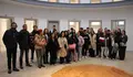 Rubén Arroxo e Maite Ferreiro reciben a un grupo de estudantes do grao de Turismo da UDC