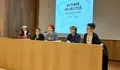 Maite Ferreiro presenta o catálogo da exposición Fuxan os Ventos. 50 anos de historia