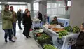 Rubén Arroxo e Cristina López visitan o Mercado Tradicional de Entroido ao soto da Praza de Abastos