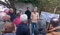 Rubén Arroxo e Alexandre Penas reúnense coa veciñanza da rúa Carril dos Loureiros