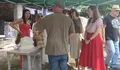 A deputada galega do BNG Montse Valcárcel e a deputada provincial do BNG Iria Castro visitaron a XXVII Feira de artesanía de Castroverde