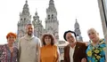 Rubén Arroxo e Maite Ferreiro, acompañados polos Pelúdez, foron recibidos pola Alcaldesa de Santiago Compostela, Goretti Sanmartín, para promocionar o San Froilán 2024