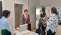 Maite Ferreiro visita a concellería de Educación xunto coa nova xefa de servizo