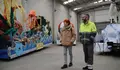 Maite Ferreiro supervisa a montaxe das carrozas para a Cabalgata de Reis de 2025