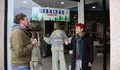 A Tenencia de Alcaldía facilita cartelería en galego para o comercio local