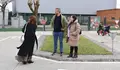 Rubén Arroxo e Iria Buide achegáronse ata o Parque Infantil de Tráfico para dar a benvida a un dos grupos de estudantes de Lugo que desfrutou hoxe dunha sesión de formación vial