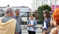 Rubén Arroxo e Iria Buide visitan o Colexio Rosalía, onde comezaron os traballos de reforma da contorna