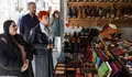 Rubén Arroxo e Maite Ferreiro visitan a Feira de Artesanía Gastroarte que se celebra na praza Maior por primeira vez
