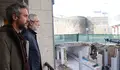 Rubén Arroxo e Alexandre Penas comproban o avance das obras de renovación do Carril das Flores