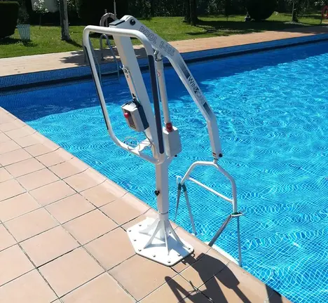 Elevador para piscinas en Viana do Bolo2