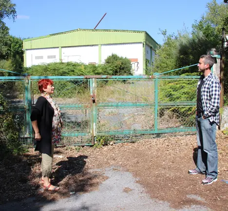 Rub&eacute;n Arroxo e Maite Ferreiro visitando o edificio do antigo matadoiro de Lugo