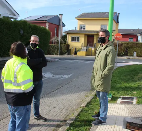 Alexandre Penas e Rub&eacute;n Arroxo no barrio de Fingoi