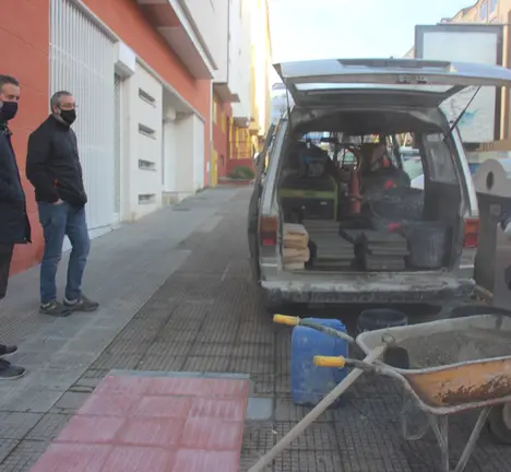 Os edis nunha intervenci&oacute;n da brigada de obras