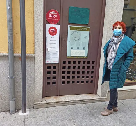 Maite Ferreiro na entrada da Casa dos Mosaicos