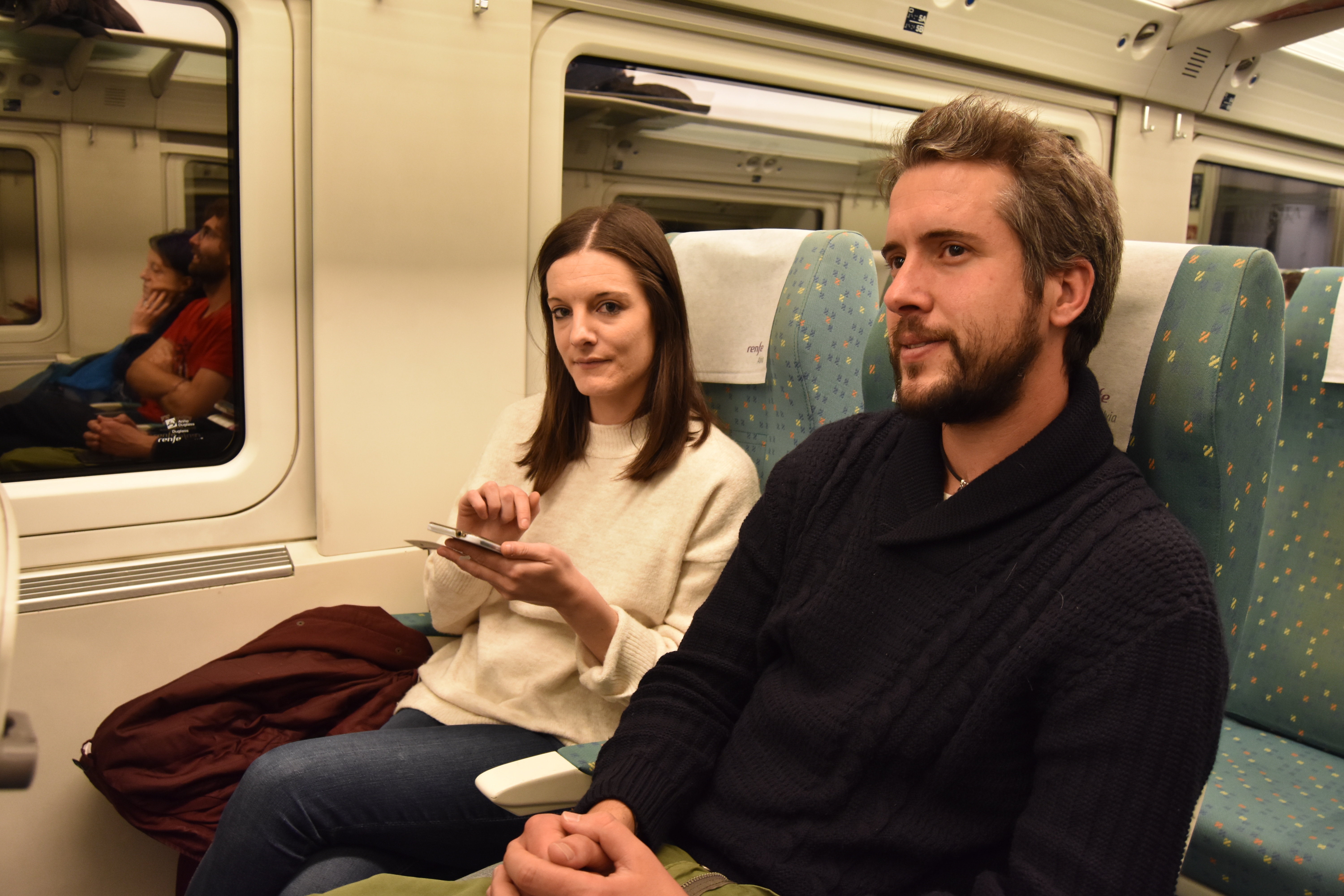Olalla Rodil e Rubén Arroxo no interior do tren